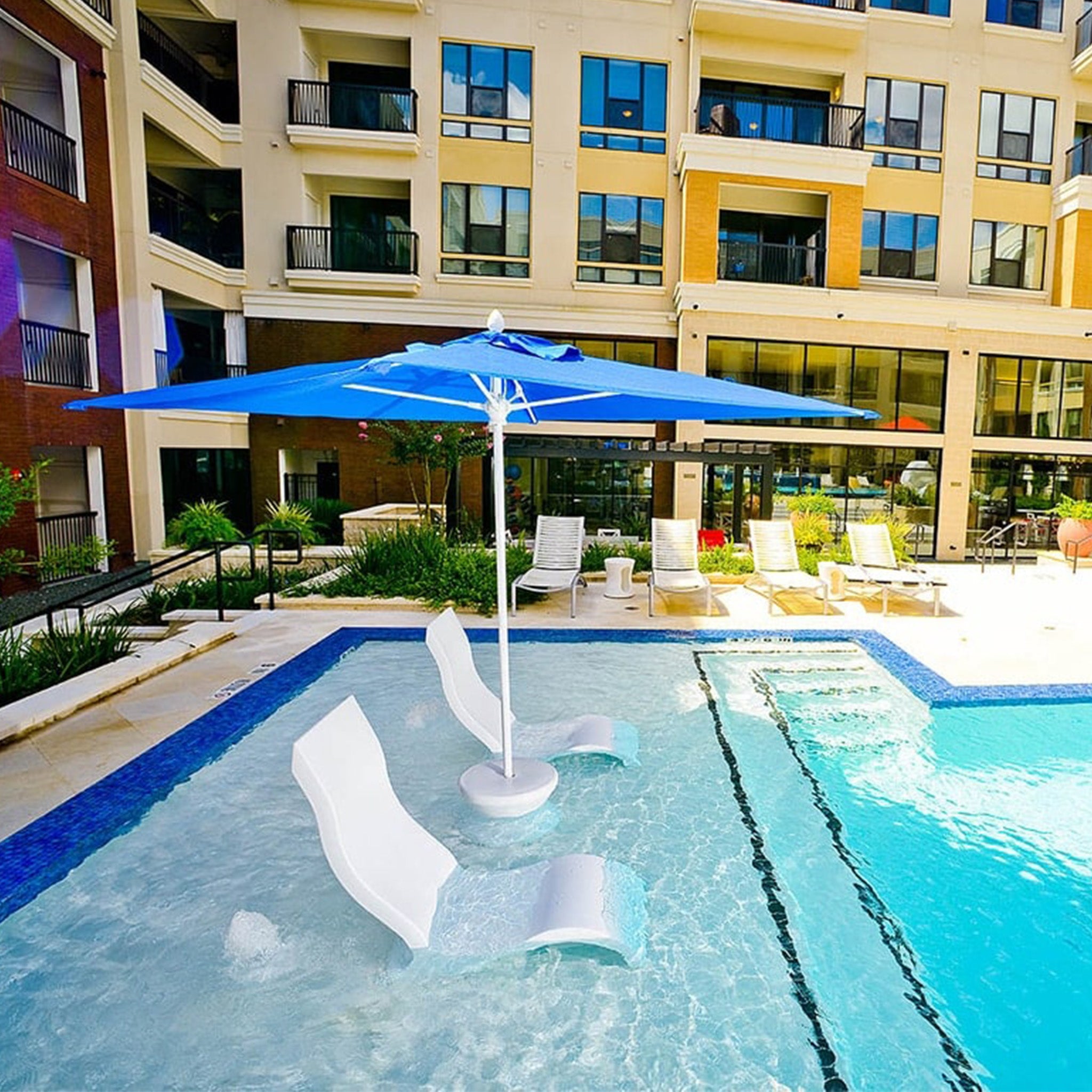 Ledge Lounger Signature In Pool Chair On The Patio On the Patio